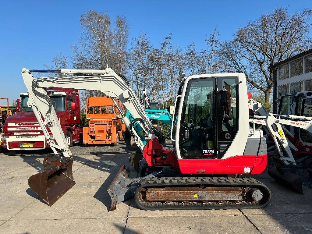 Takeuchi TB250