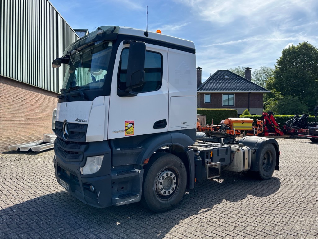 Mercedes-Benz Actros 1843 LS Low roof + Hyva wet kit