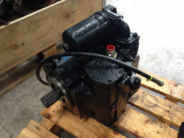 John Deere 1470D Trans pump F062534