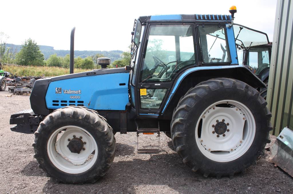 Valtra 6600 Tractor Valtra 6600 Tractor