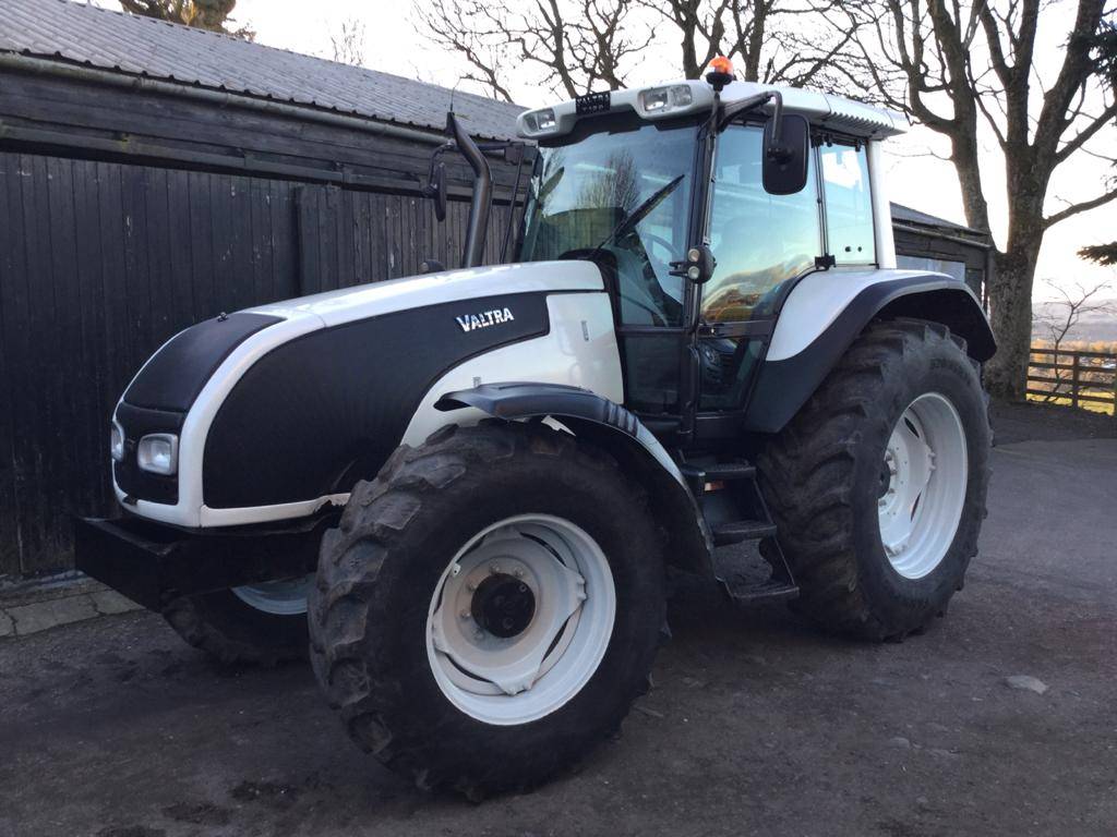 Valtra T130 Tractor Valtra T130 Tractor