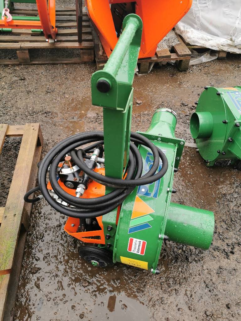Posch Tractor Hydraulic Sawdust Extractor Posch Tractor Hydraulic Sawdust Extractor