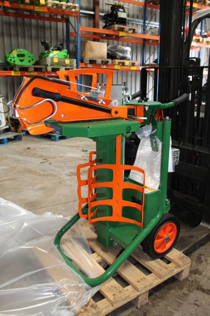Posch 8 Tonne Petrol log splitter Posch 8 Tonne Petrol log splitter