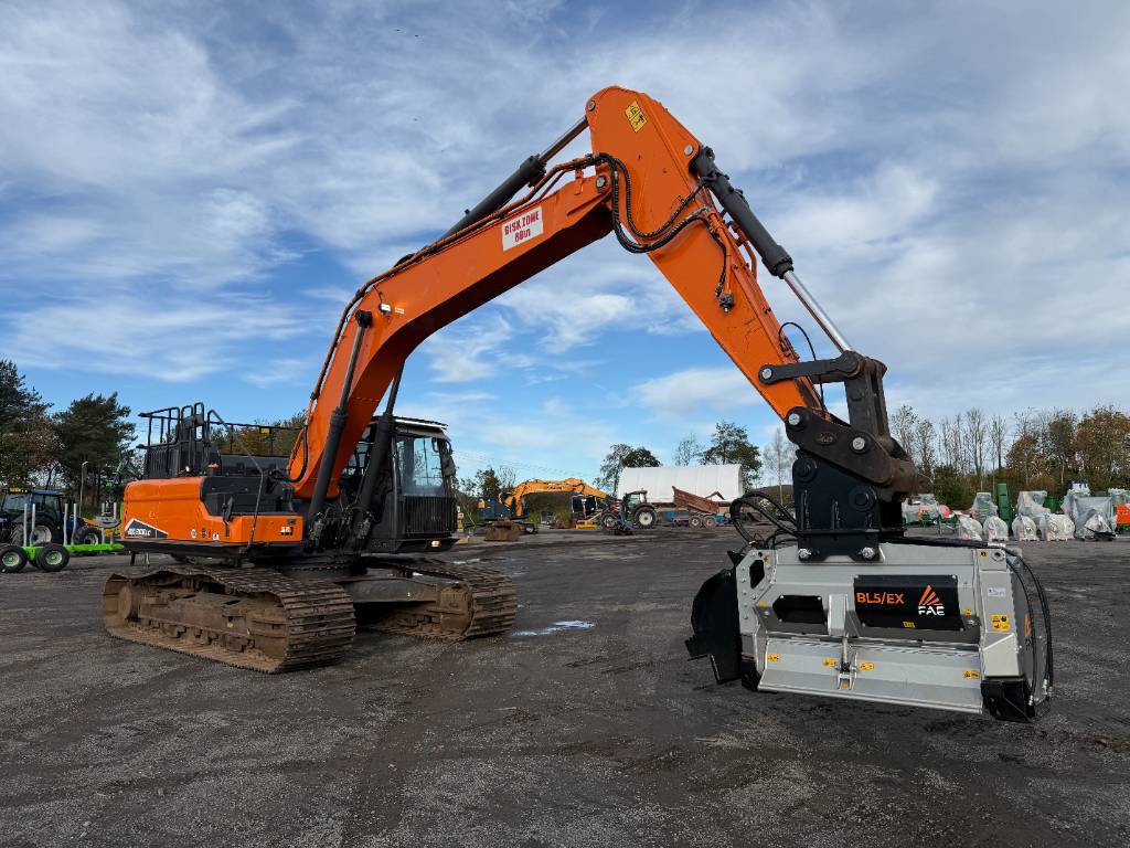 Doosan DX300LC c/w FAE BL5/EX