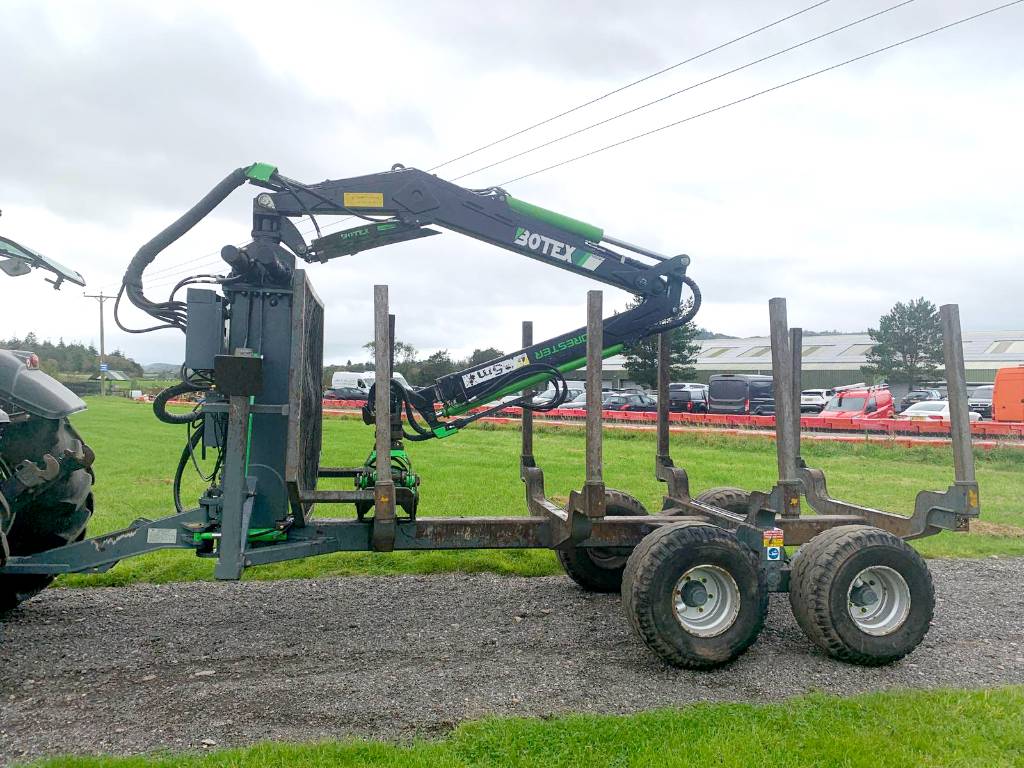 Botex Euro-11 Forestry Trailer with 560 Loader Botex Euro-11 Forestry Trailer with 560 Loader