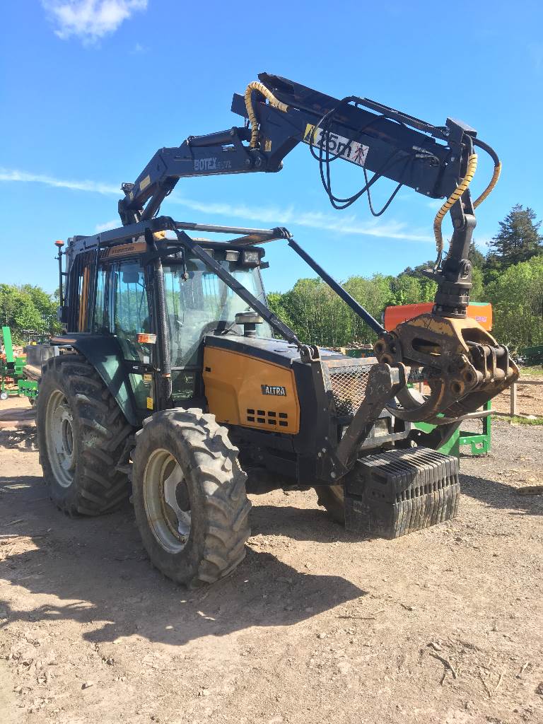 Valtra 6550 c/w 2014 Botex 570 Timber Loader Valtra 6550 c/w 2014 Botex 570 Timber Loader