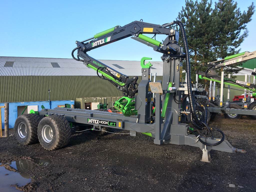 Botex Hooklift Trailer c/w Botex 560C Timber Loader Botex Hooklift Trailer c/w Botex 560C Timber Loader