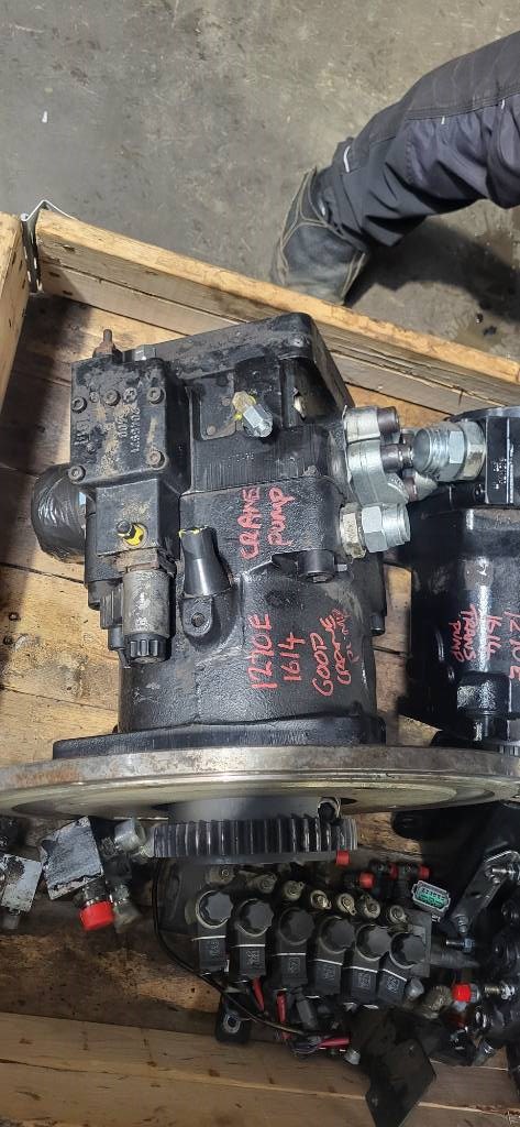 John Deere 1270E CRANE HYDRAULIC PUMP, F066764