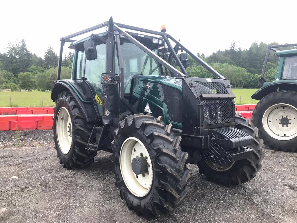 Valtra N113 Tractor with Twintrac Reverse Drive Valtra N113 Tractor with Twintrac Reverse Drive