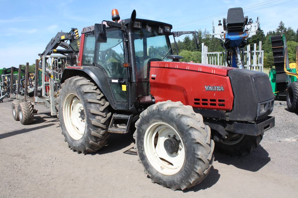 Valtra 8050 Tractor Valtra 8050 Tractor