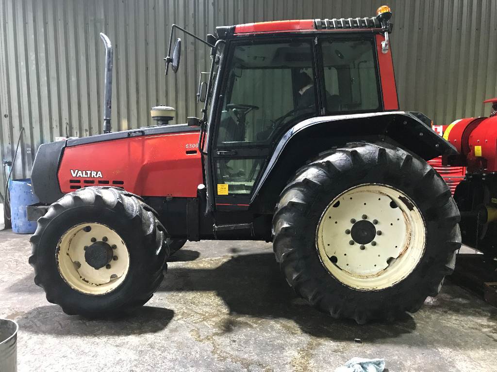 Valtra 6300 Tractor Valtra 6300 Tractor