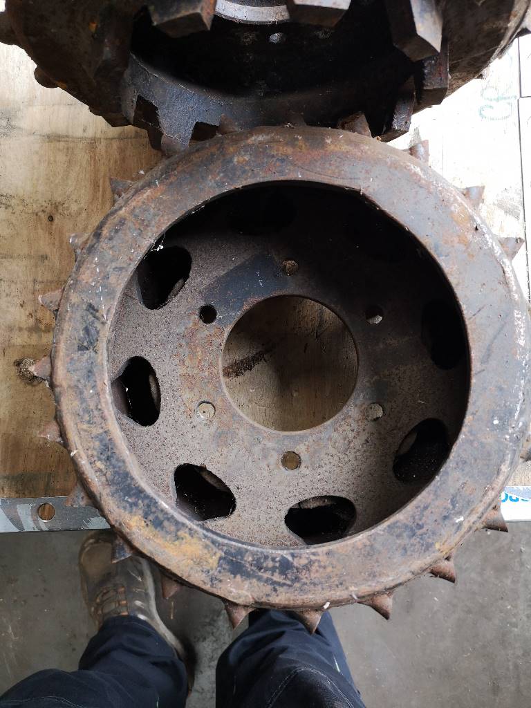 John Deere TIMBERJACK 758HD INNER FEED WHEELS John Deere TIMBERJACK 758HD INNER FEED WHEELS