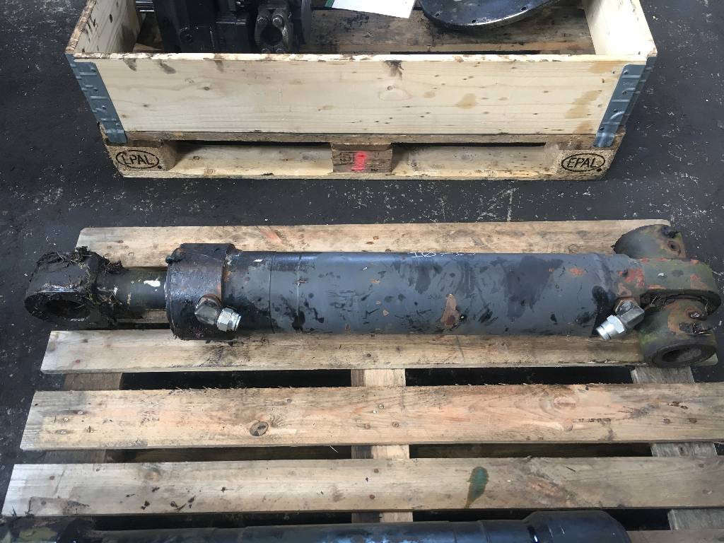 Timberjack 1070 TJ180 dipper cylinder