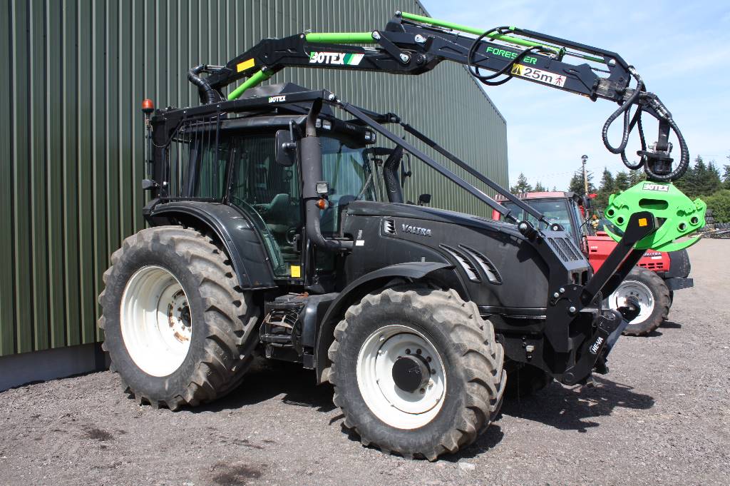 Valtra T182 tractor with Botex 580 Crane Valtra T182 tractor with Botex 580 Crane
