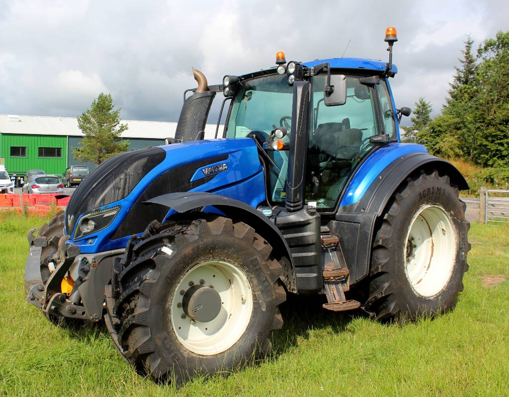 Valtra T214 Direct Tractor Twintrac Reverse Drive Valtra T214 Direct Tractor Twintrac Reverse Drive