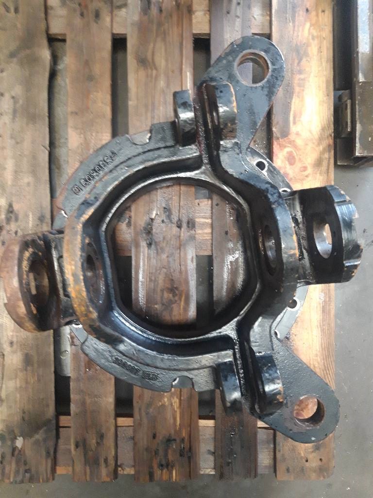 Timberjack 1070D CENTER JOINT ASSY ( CAST & BEARING ) Timberjack 1070D CENTER JOINT ASSY ( CAST & BEARING )