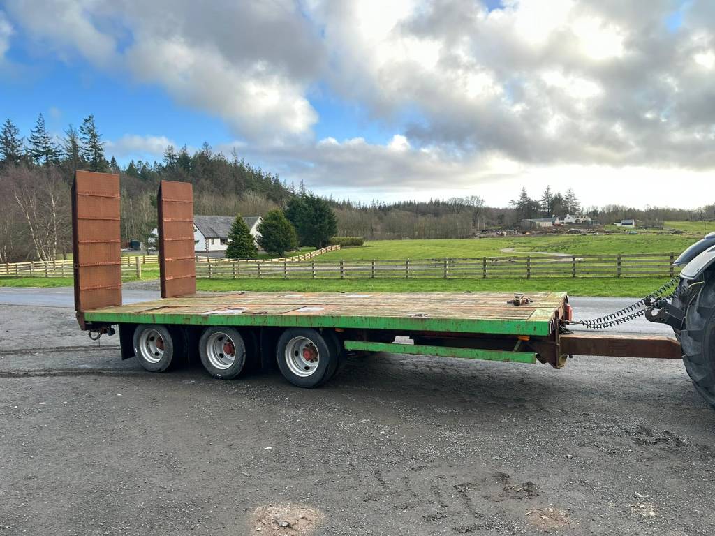 [Other] YORK/LDS Flat bed Tri-axle trailer with Ramps – Tr