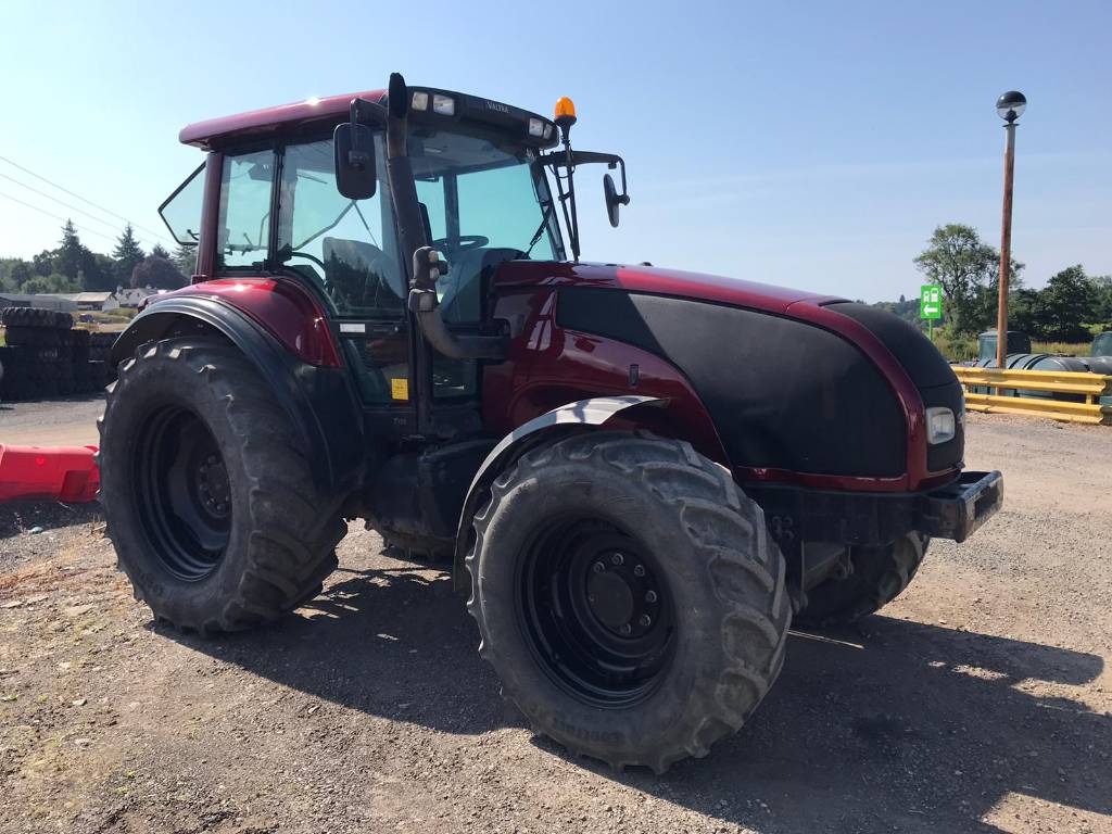 Valtra T130 Tractor Valtra T130 Tractor